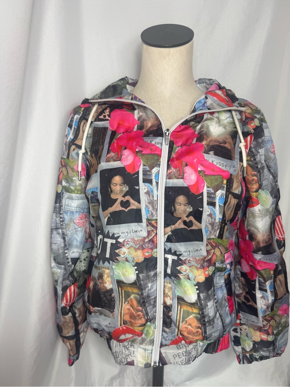 Woman's Divided By H&M Graphic Windbreaker Hoodie Zip Up Y2K style size 4